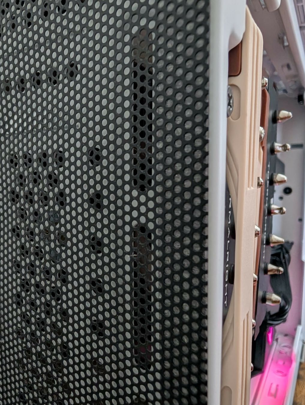 Picture of a Thermalright Phantom Spirit 120 inside an NR200 case, displaying fitment and clearance of the NF-A12x15.