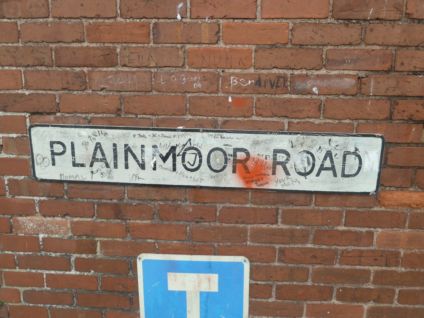 Sign for Plainmoor road.