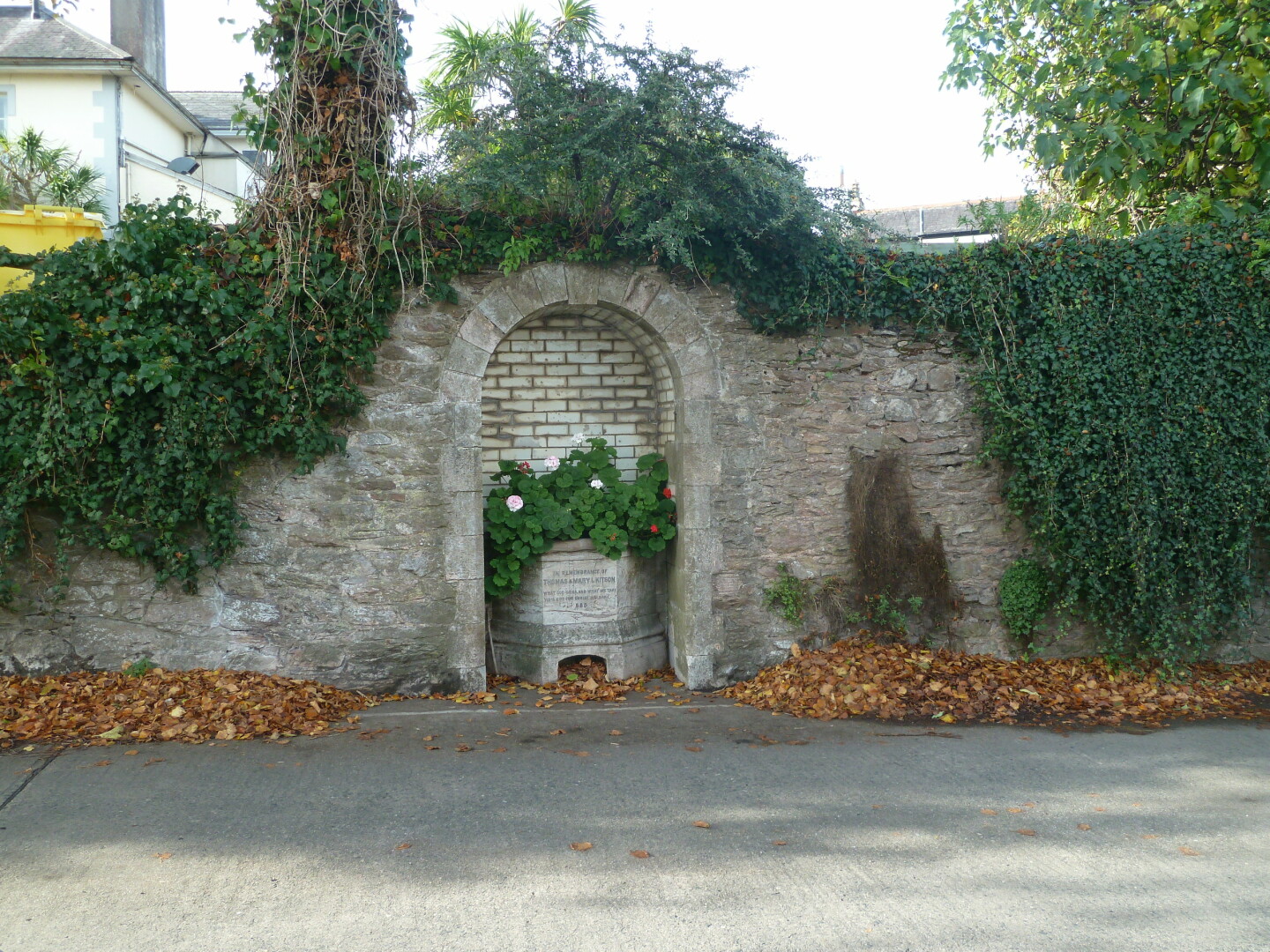 This is part of a wall,   lots of hidden gems around the area, reflect the history.