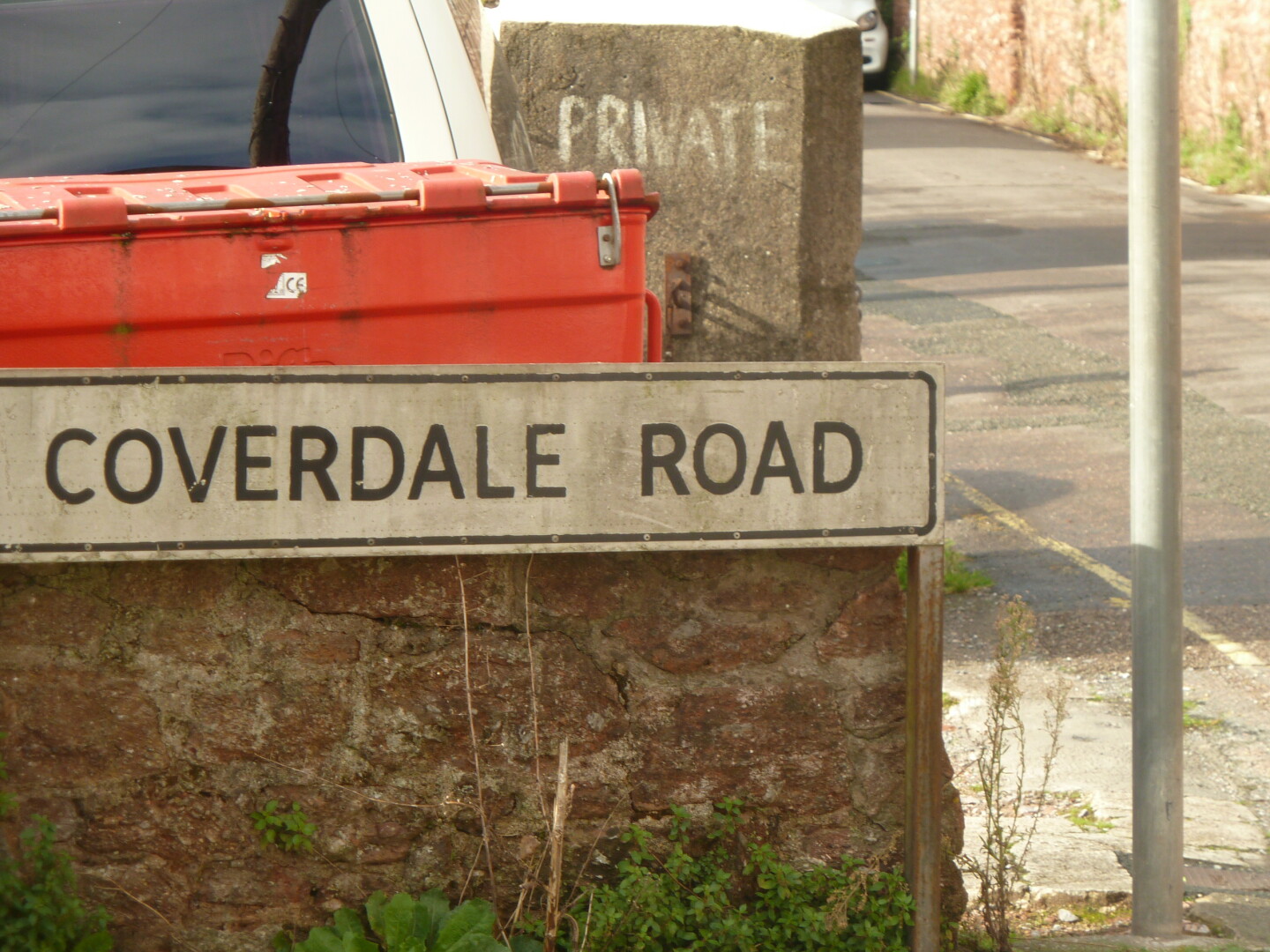 Coverdale Road,  sign leading to Paignton Parish Church