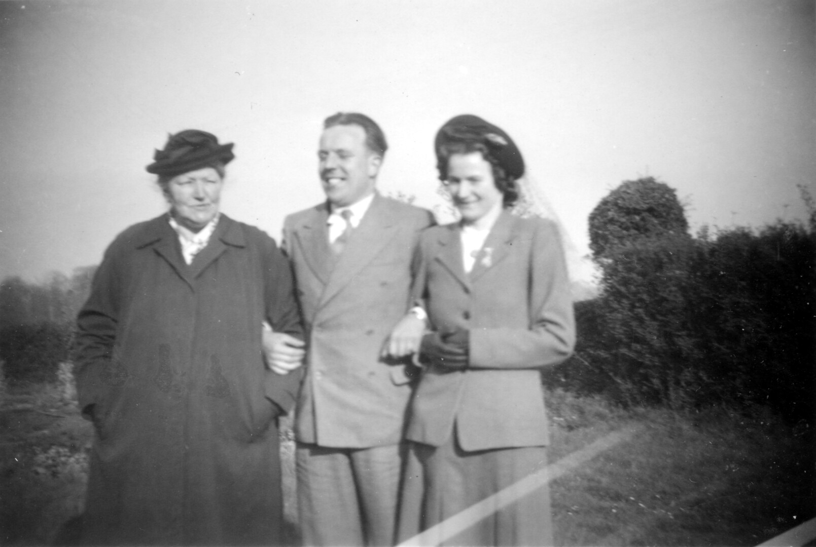 #OnThisDay 75 years ago, Sunday 22nd April 1951, Jack and Mary pose for photos along with Mary's mot…