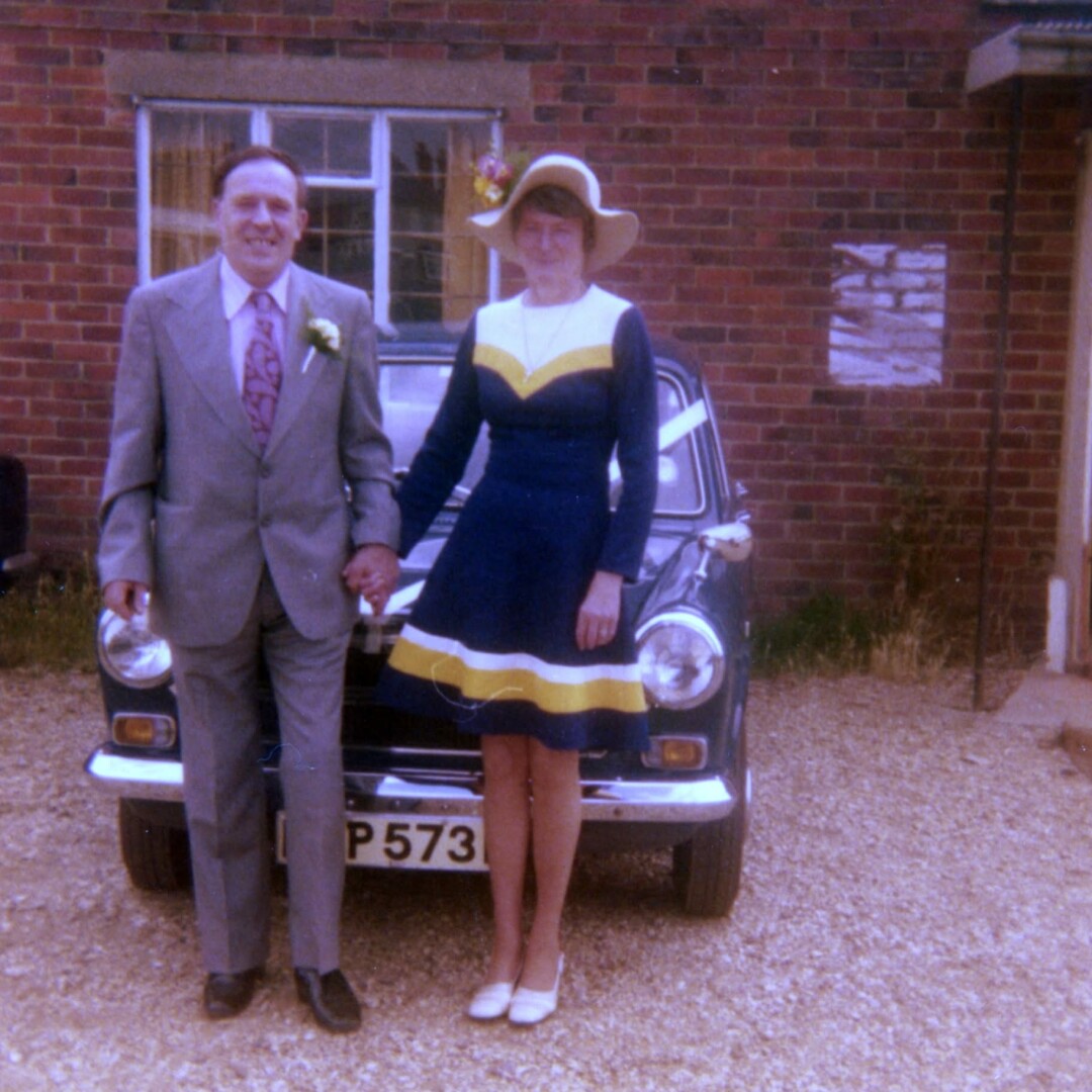 #OnThisDay 51 years ago, 19th July 1975, Jack and Mary pose for a photo at the wedding of Mary's nep…