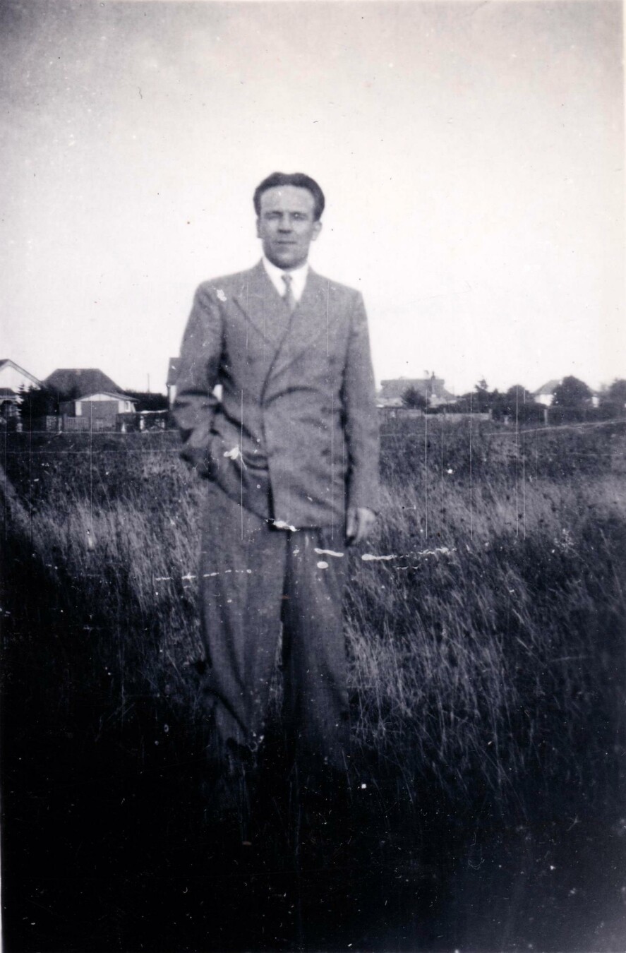 Sunday 26 September 1948, #OnThisDay 77 years ago, and it's time for Jack and Mary to go to church (…