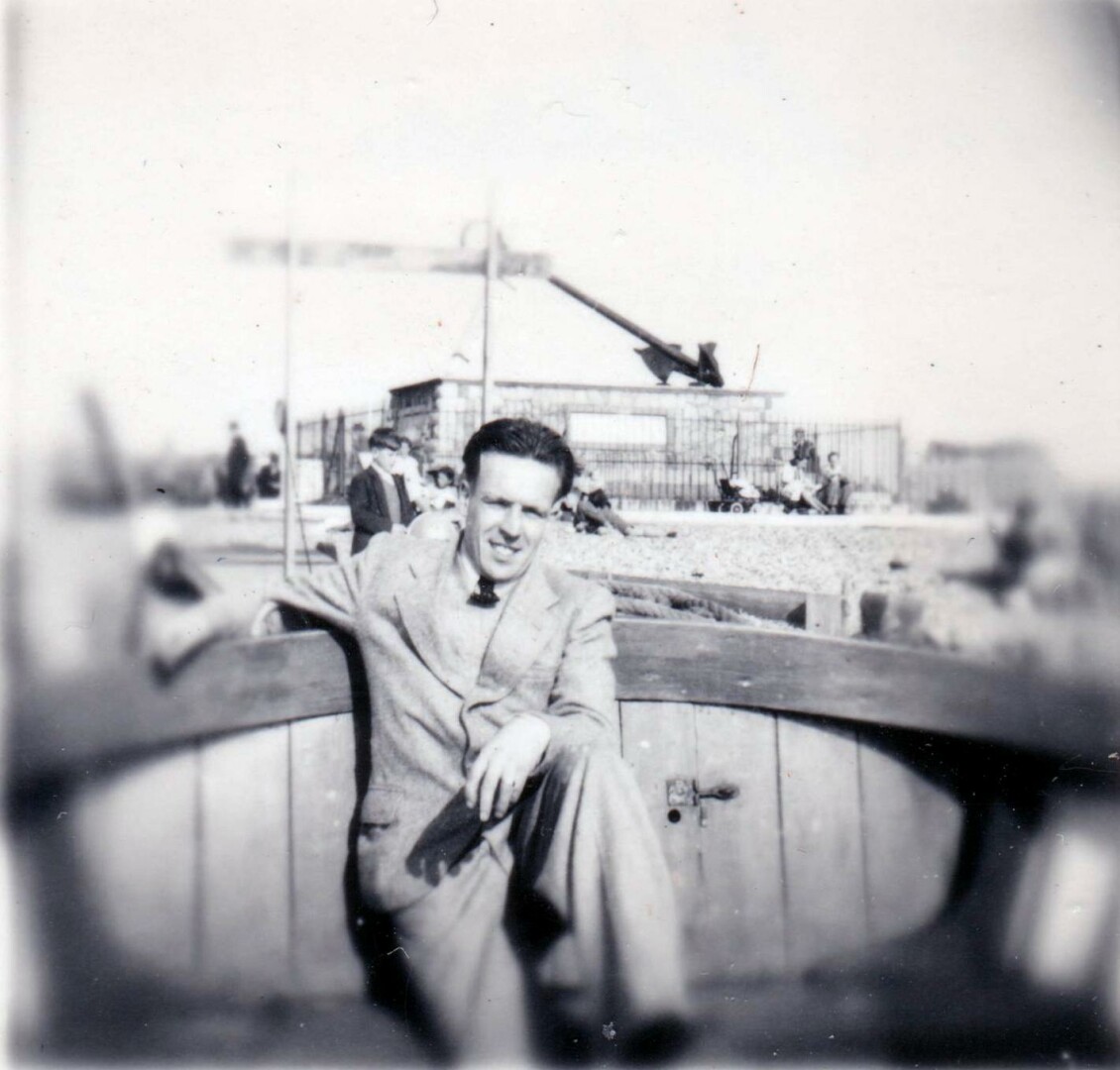 Jack and Mary were in Southsea near Portsmouth #OnThisDay 77 years ago, 27 September 1948. The monum…