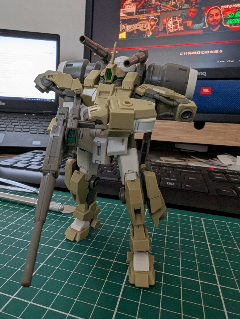 The Witch from Mercury Demi Barding posing with the beam rifle in his right hand.